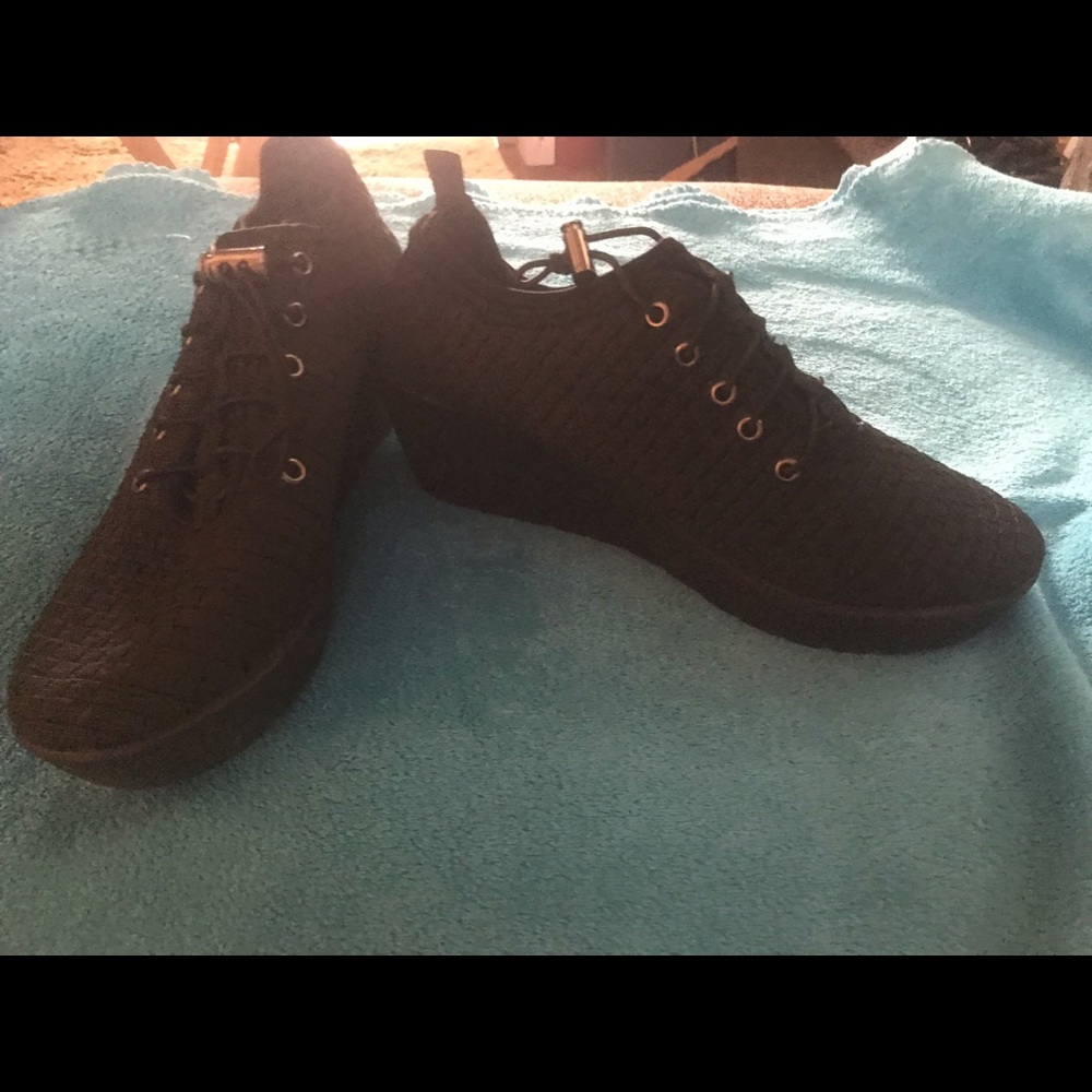 Steve Madden wedge tennis shoes